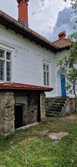 Casă individuală cu 4 camere cu Canalizare în Tomșani