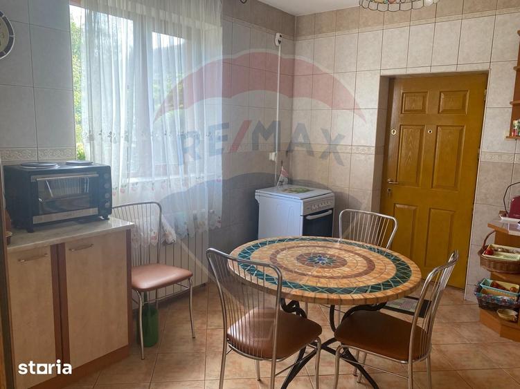Casă cu 5 camere cu Teren 4600 Mp în Central