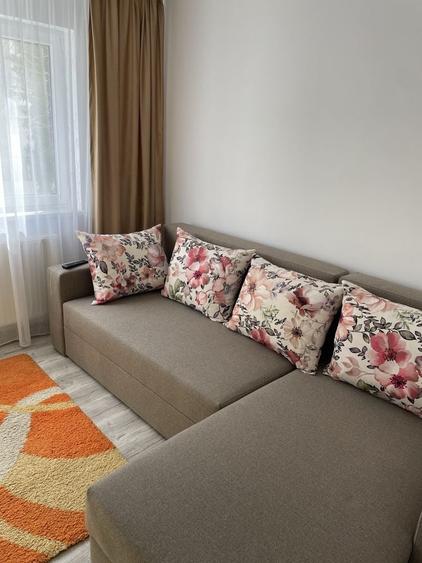 Apartament cu 3 camere semidecomandat în Hipodrom