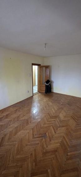Apartament cu 3 camere decomandat în Exterior Vest
