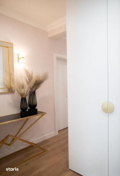 Apartament cu 3 camere semidecomandat în Ciupercenii Noi