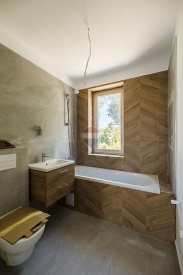 Apartament cu 3 camere decomandat în Tractorul
