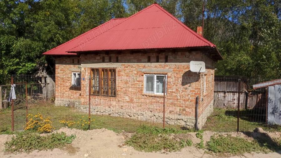 Casă cu 3 camere în Pietreni