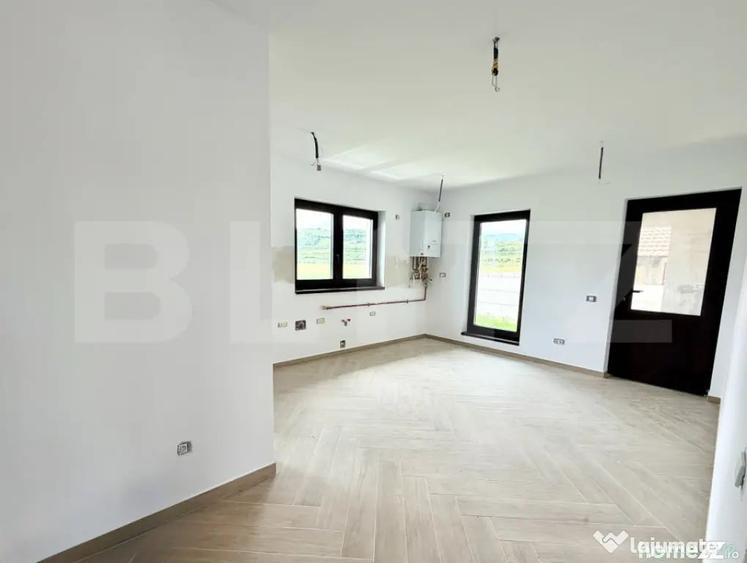 Casă cu 4 camere cu Teren 500 Mp în Ighiu