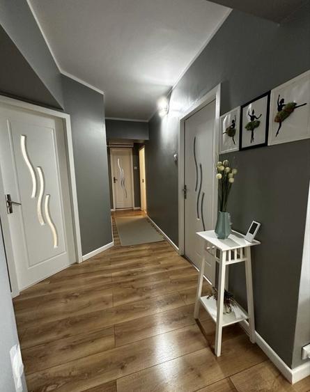 Apartament cu 3 camere decomandat în Narcisa