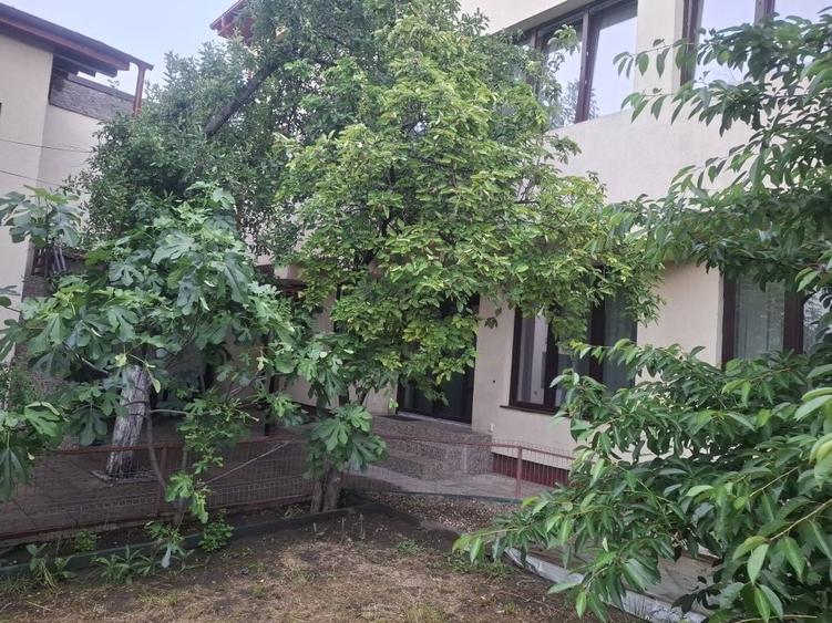 Casă cu 4 camere cu Teren 400 Mp în Central