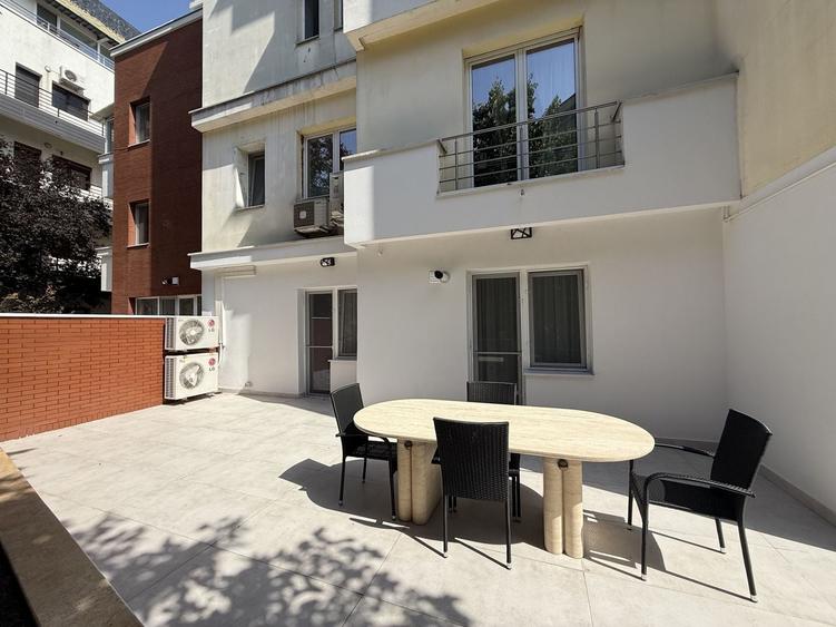 Apartament cu 4 camere în Herăstrău