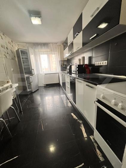 Apartament cu 4 camere decomandat, mobilat în Central