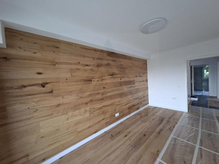 Apartament cu 3 camere decomandat în Cristian