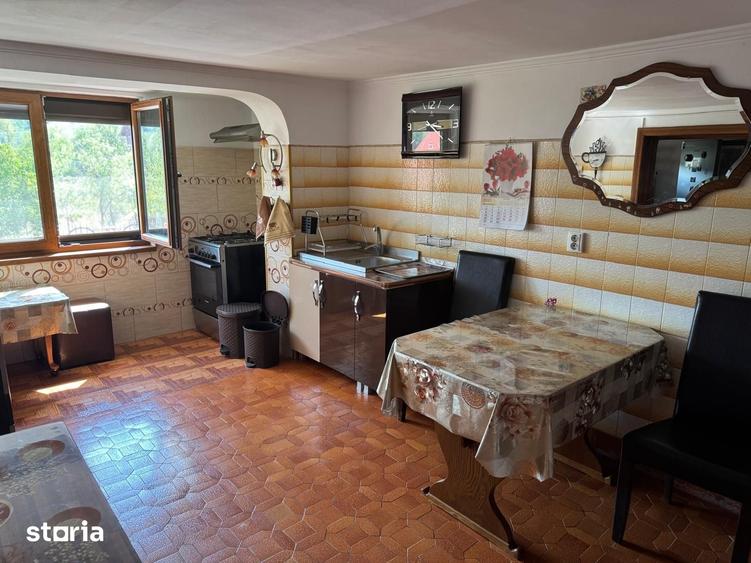 Casă cu 5 camere cu Teren 520 Mp în Vlădești