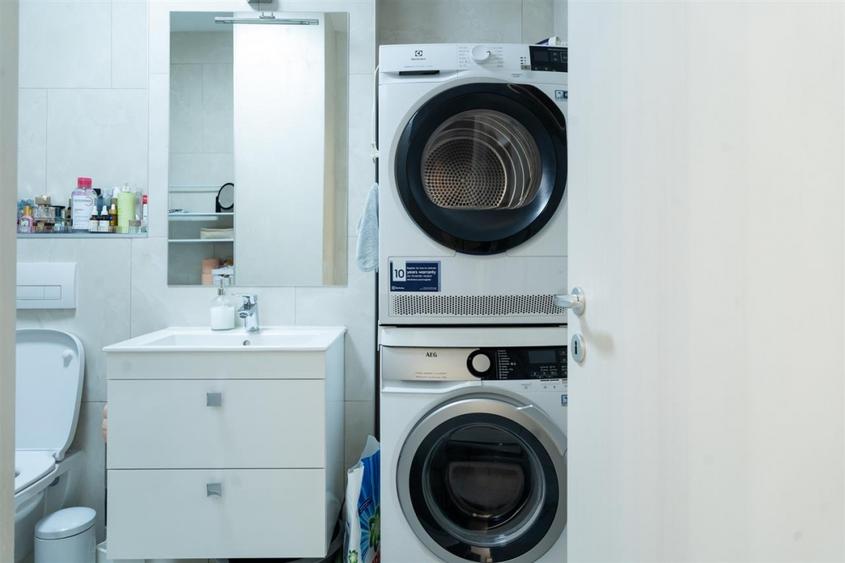Apartament cu 3 camere semidecomandat în Chinteni
