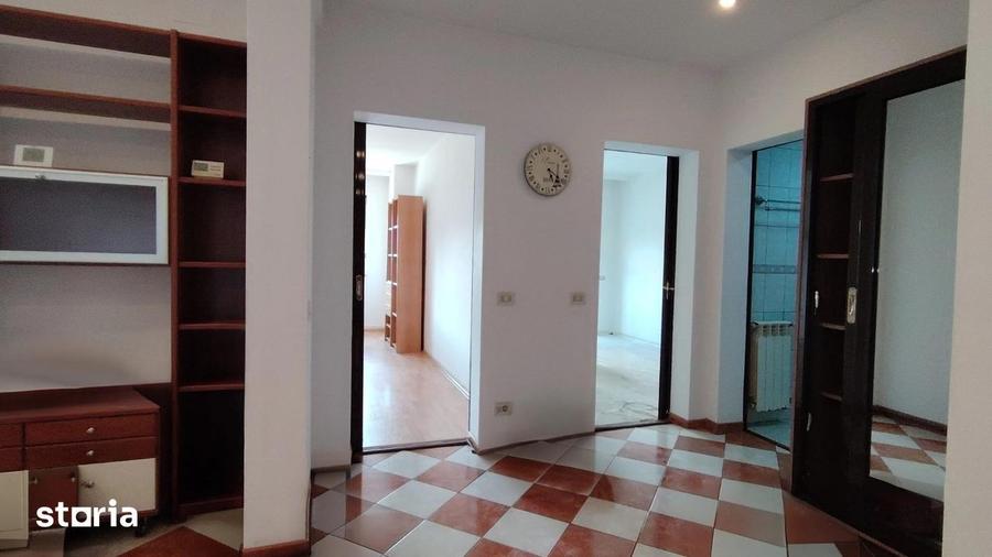 Apartament cu 4 camere decomandat în Cotroceni