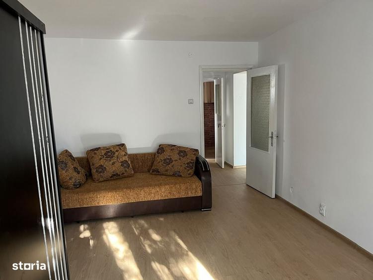 Apartament cu 3 camere decomandat în George Enescu