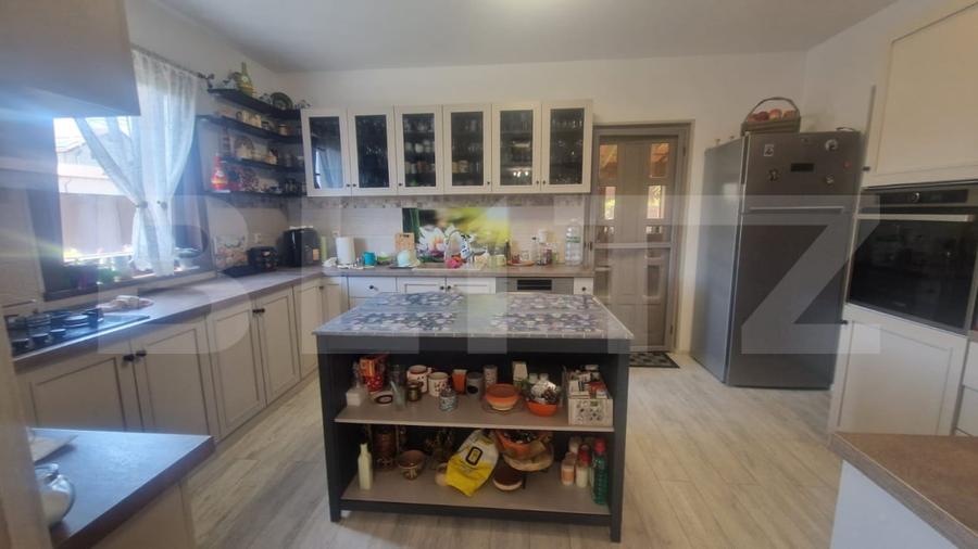 Casă individuală cu 5 camere cu Canalizare în Stupini