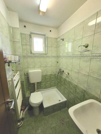 Casă individuală cu 6 camere cu Canalizare în Letea