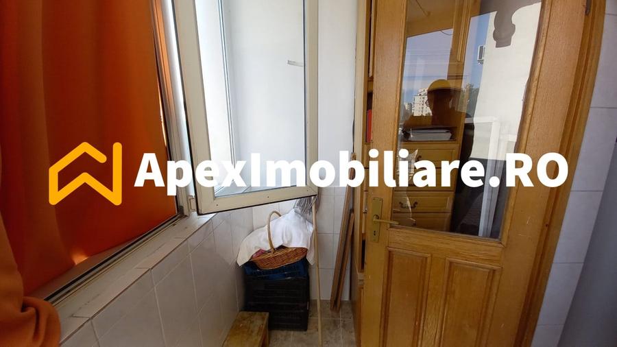 Apartament cu 3 camere semidecomandat, mobilat în Iancului