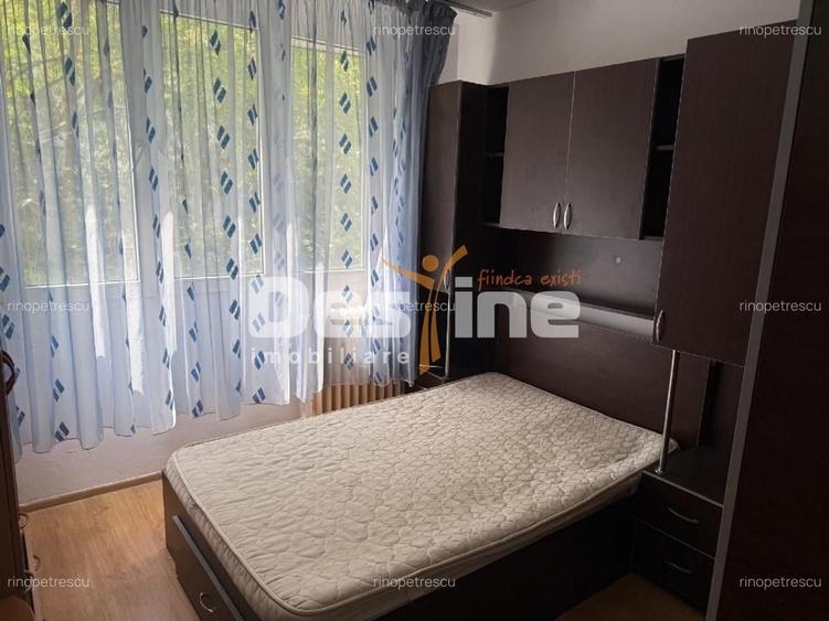 Apartament cu 3 camere semidecomandat, mobilat în Drumul Taberei