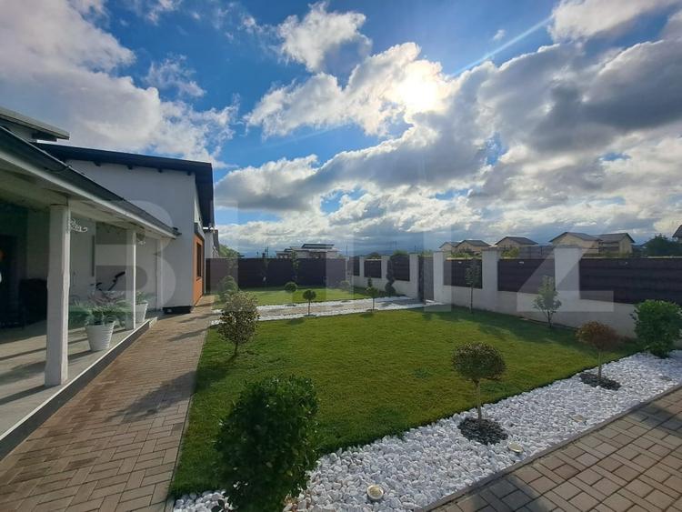 Casa parter cu priveliste spre munte,singur in curte - 19