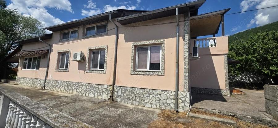 Spațiu comercial, de 700 mp, în Berzasca