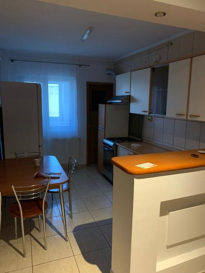 Apartament cu 4 camere decomandat, mobilat în Brâncoveanu