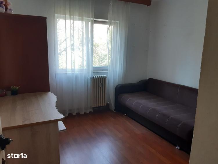 Apartament cu 2 camere decomandat în Podul de Fier