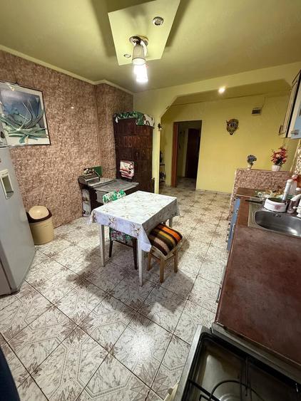 Apartament cu 4 camere decomandat în Central