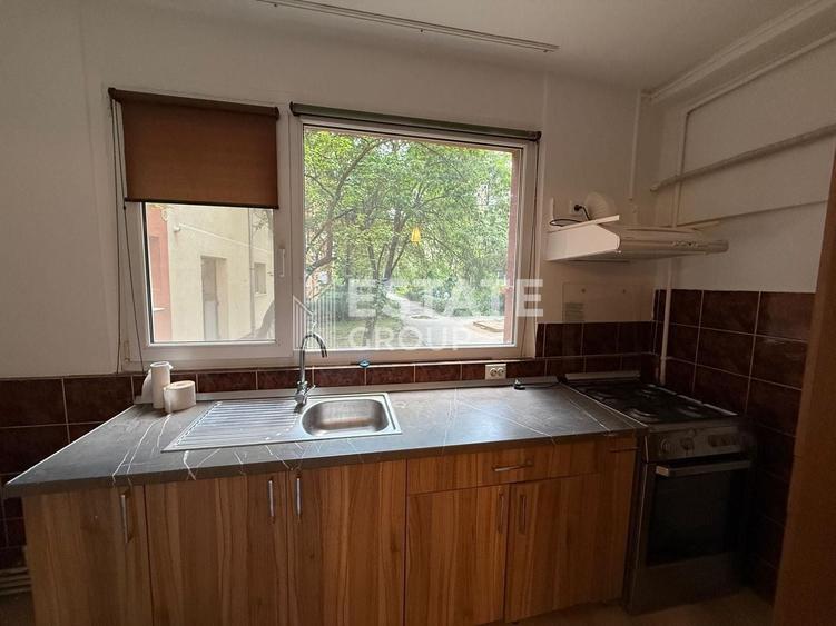 Apartament cu 3 camere decomandat, mobilat în Soarelui