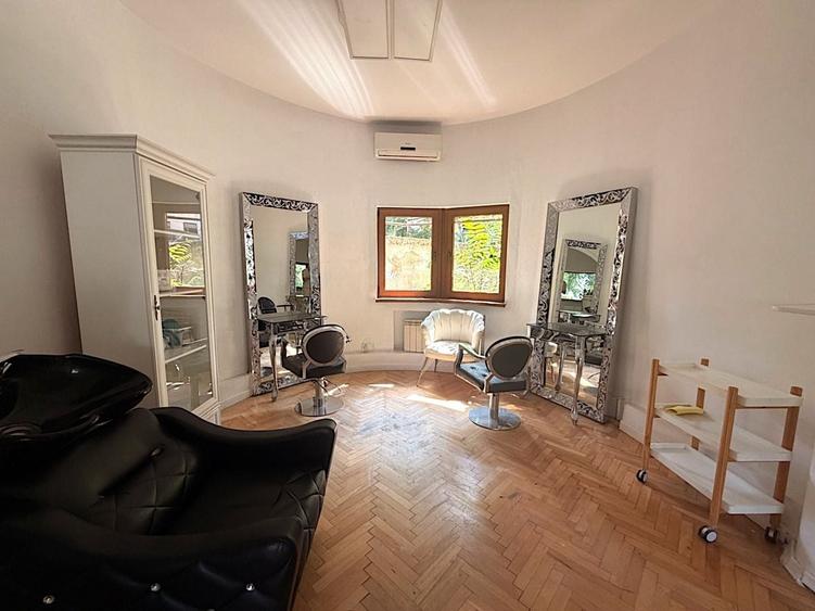 Apartament cu 4 camere în P-ța Victoriei