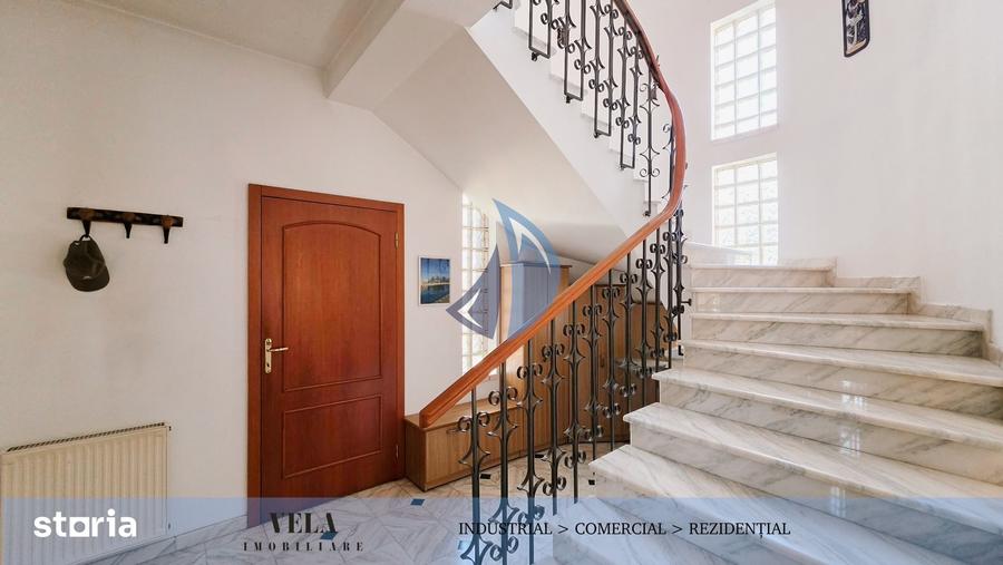 Casă cu 7 camere cu Teren 1259 Mp în Central