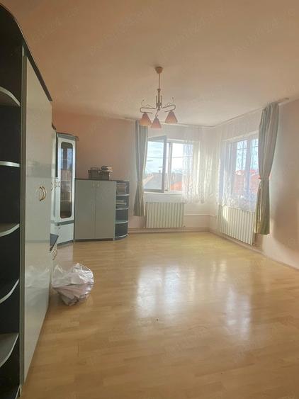 Casă cu 6 camere cu Teren 385 Mp în Central