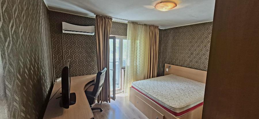 Apartament cu 3 camere decomandat în Drumul Sării