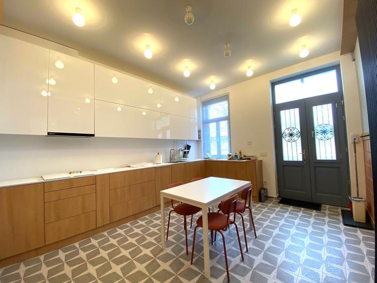 Apartament cu 2 camere semidecomandat, mobilat în Ultracentral
