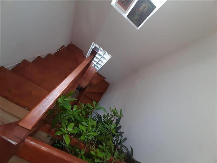 Casă individuală cu 3 camere cu Canalizare în Central