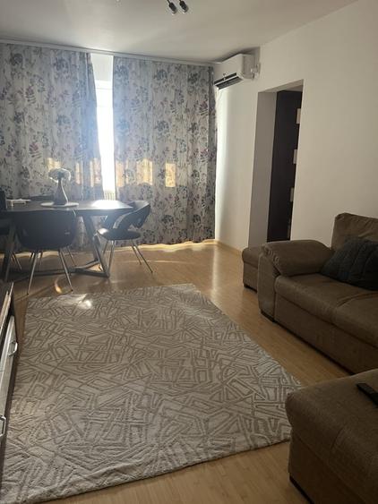 Apartament cu 3 camere decomandat în Drumul Taberei