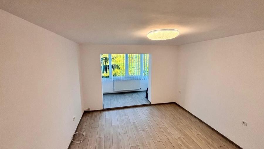 Apartament cu 3 camere decomandat în Dâmbu Pietros