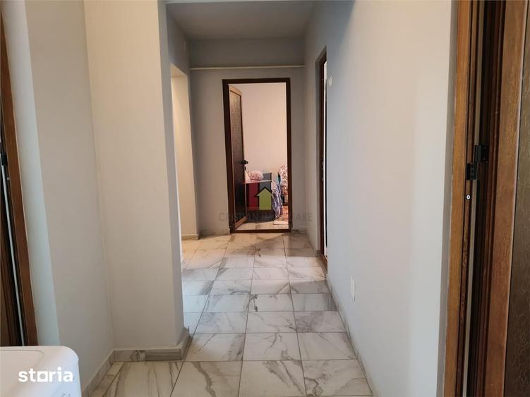 Apartament cu 3 camere decomandat în Obor