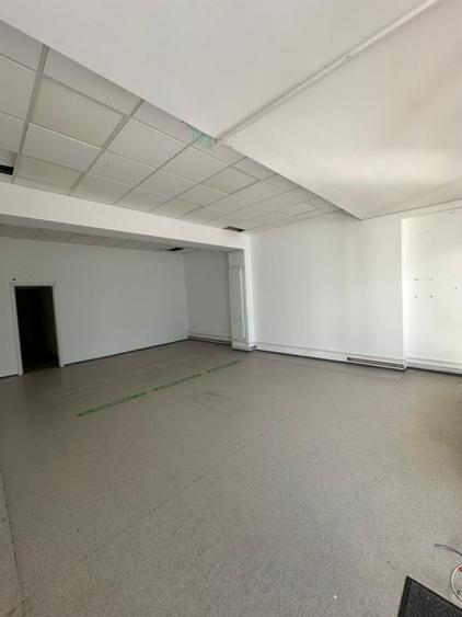 Spațiu comercial, de 150 mp, în Săsar