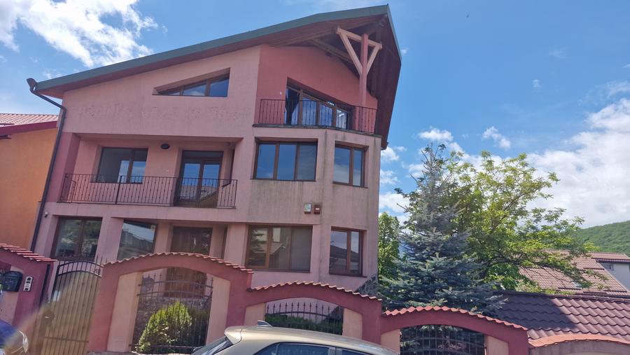 Casă cu 10 camere cu Canalizare în Bunloc