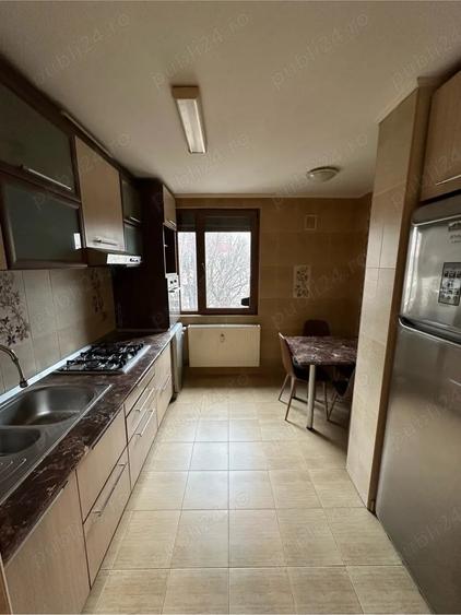 Apartament cu 3 camere semidecomandat în Central