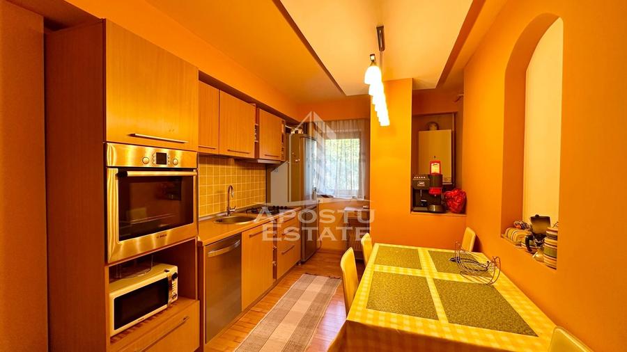 Apartament cu 3 camere decomandat, mobilat în Bucovina