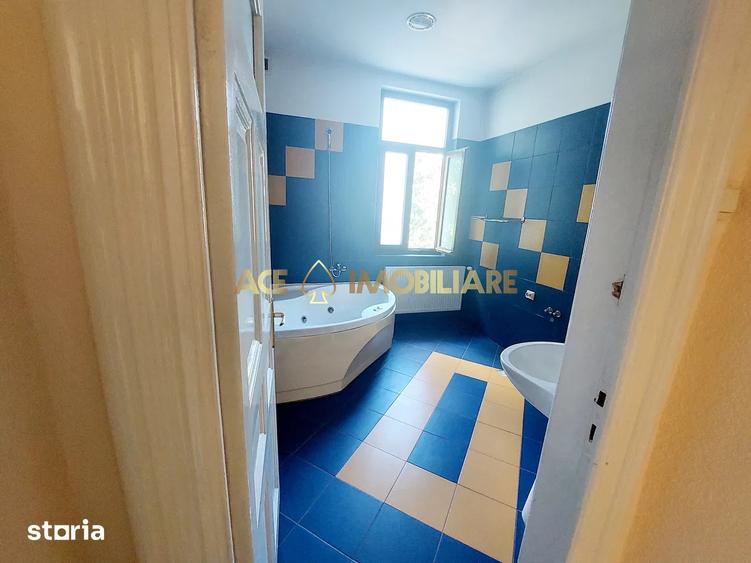 Casă individuală cu 16 camere cu Canalizare în Foișorul de Foc