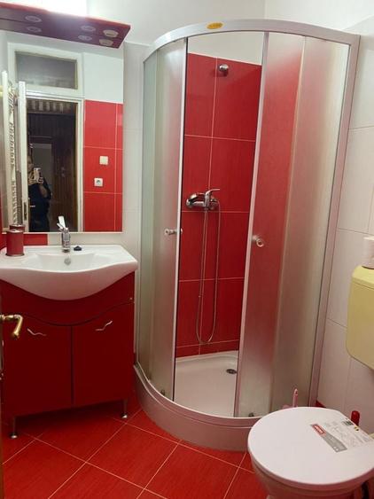 Apartament cu 4 camere decomandat în Micro 16