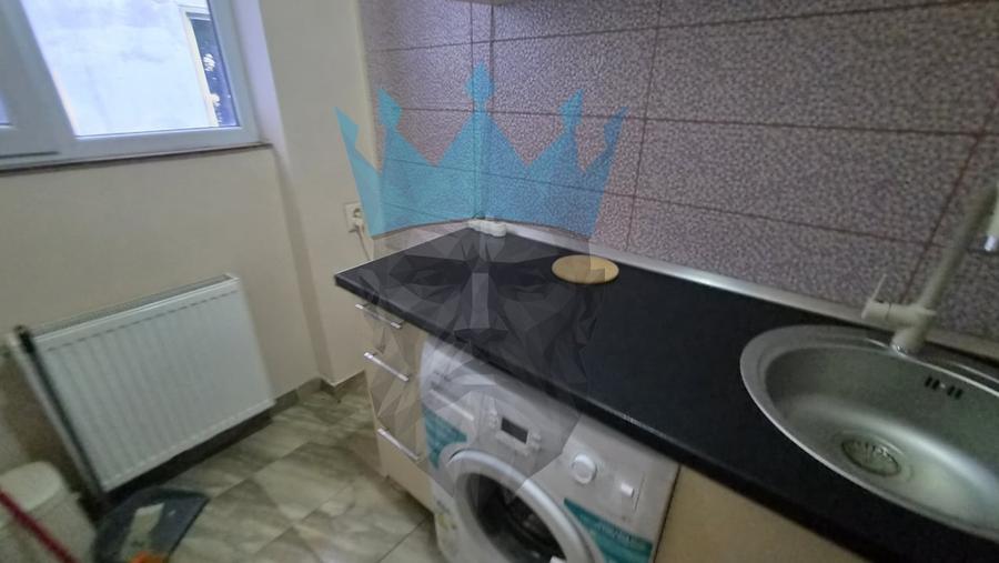 Apartament cu 3 camere decomandat, mobilat în P-ța Romană