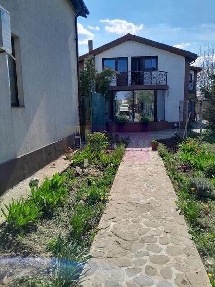Casă individuală cu 5 camere cu Canalizare în Tineretului