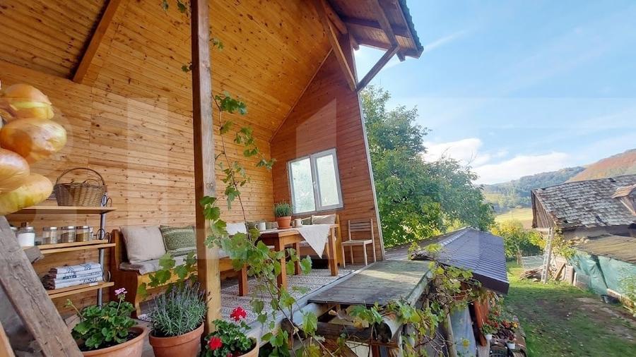 Casă individuală cu 6 camere cu Teren 986 Mp în Moacșa