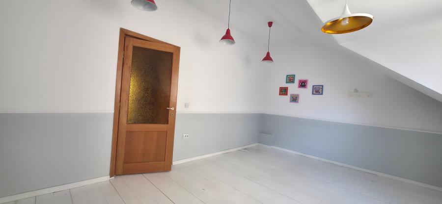 Penthouse cu 4 camere decomandat în Andrei Mureșanu