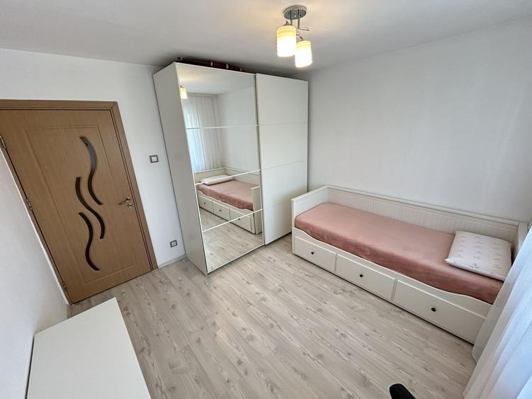 Apartament cu 2 camere decomandat în Girocului