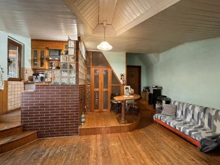 Casă cu 4 camere cu Teren 500 Mp în Central