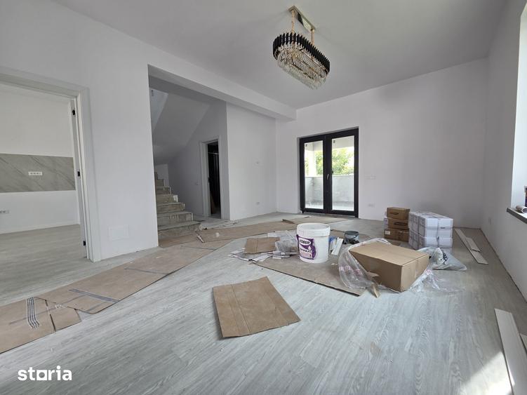 Casă cu 4 camere cu Teren 300 Mp în Cornetu