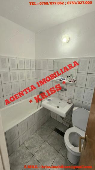 Apartament cu 4 camere decomandat în Teilor